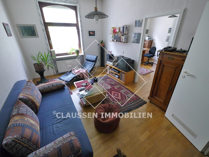 Wohnzimmer Kuschelige 2 Zimmer-Altbauwohnung im Herzen von Wiesbaden, ruhige Lage mit schönem Innenhof