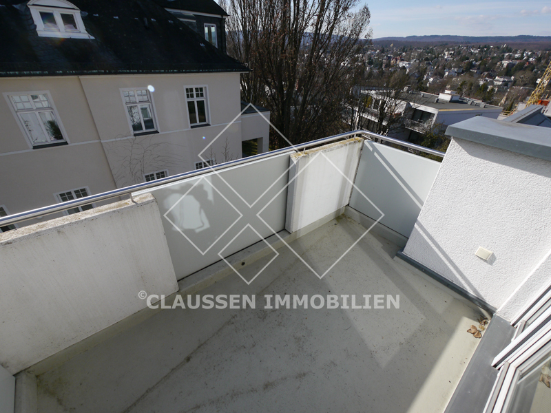 Balkon vor Essbereich Exklusive Penthouse-Maisonette-Wohnung in citynaher Lage von Wiesbaden