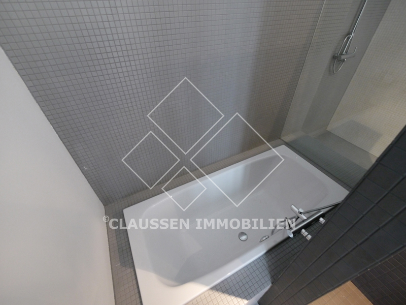 Wanne Sanierte Architekten-Altbauetage im Herzen von Wiesbaden