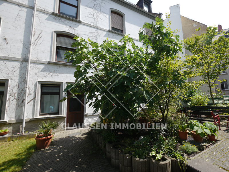 Eingang Hinterhaus Kuschelige 2 Zimmer-Altbauwohnung im Herzen von Wiesbaden, ruhige Lage mit schönem Innenhof