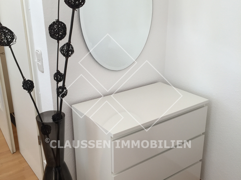 Kommode Schlafbereich Modern möbliertes Appartement Wiesbaden